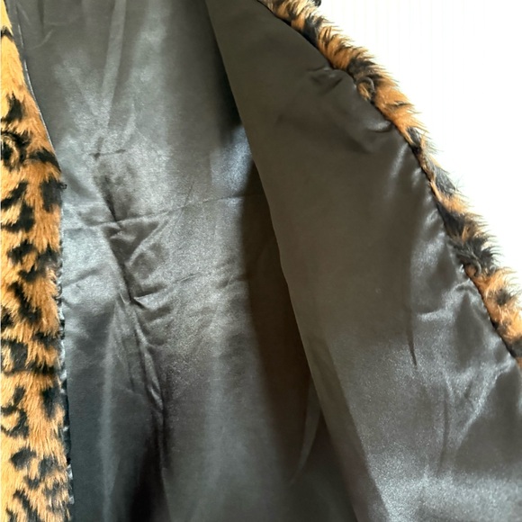 Leopard Print Faux Fur Vest - Picture 3 of 6